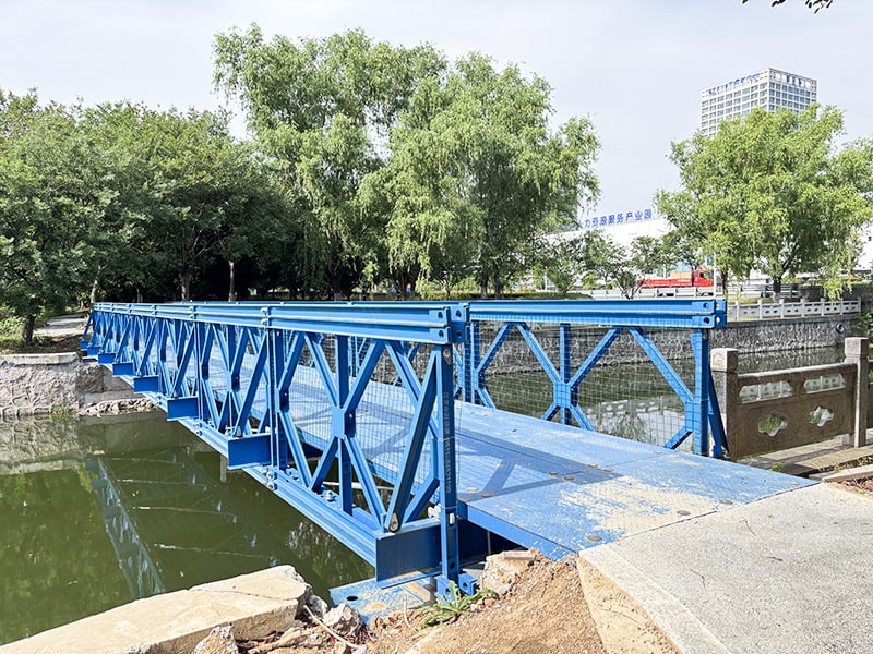 24-Meter Long, Blue Painting Anti-Corrosion, Single-Row Single-Layer Robur Pedestrian Bailey Bridge