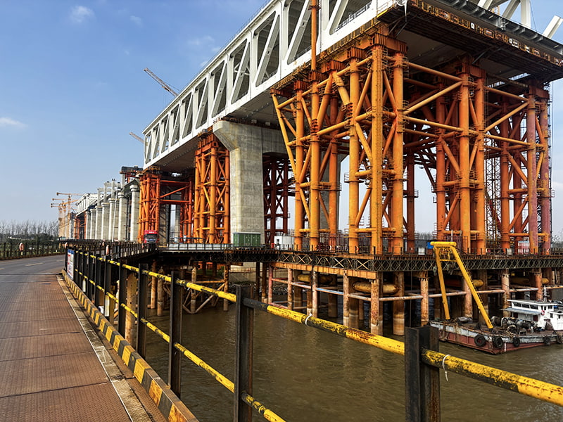 Magnae spatio gravis Construction Platforms ad pontes